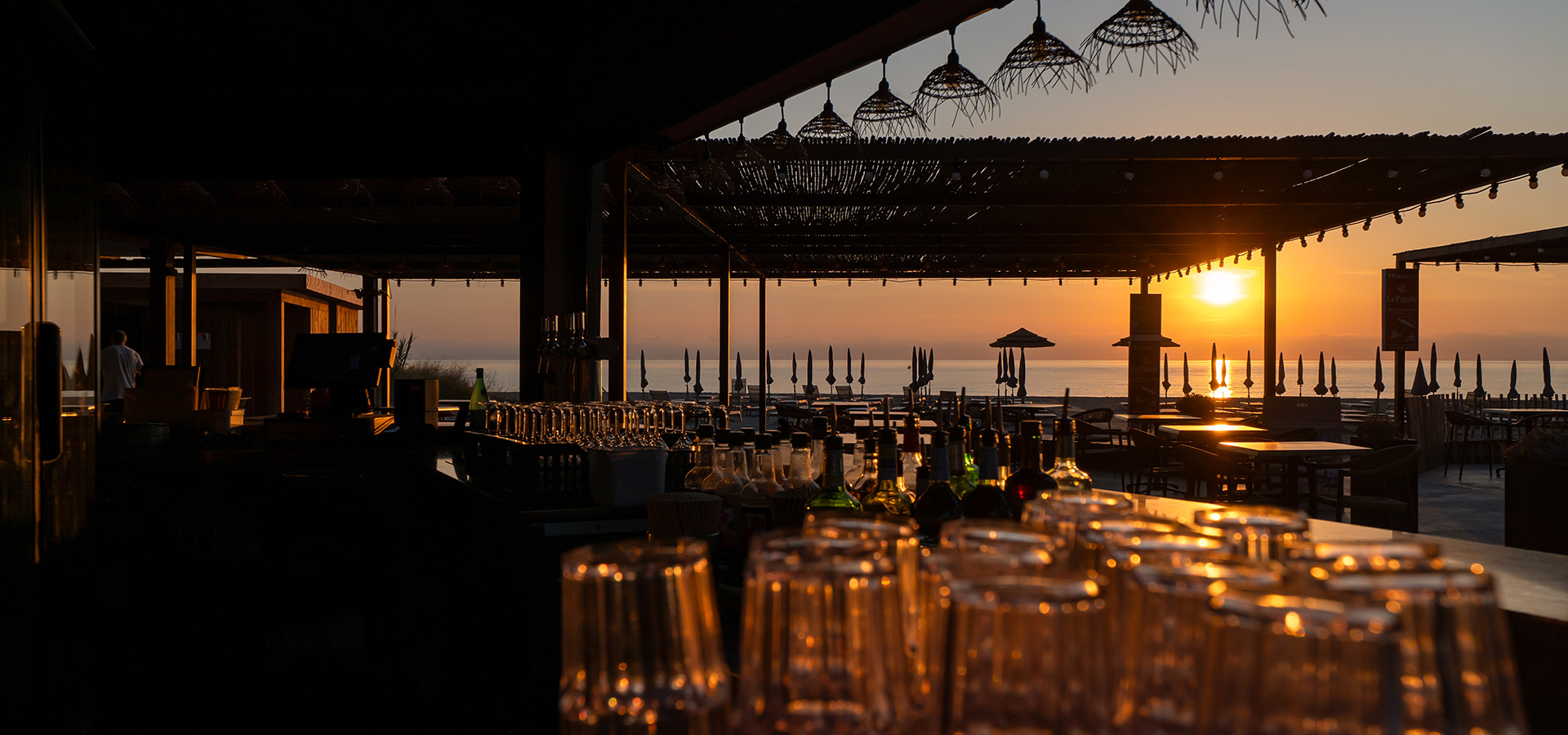 Camping san damiano restaurant la pagode comptoir bar lever de soleil